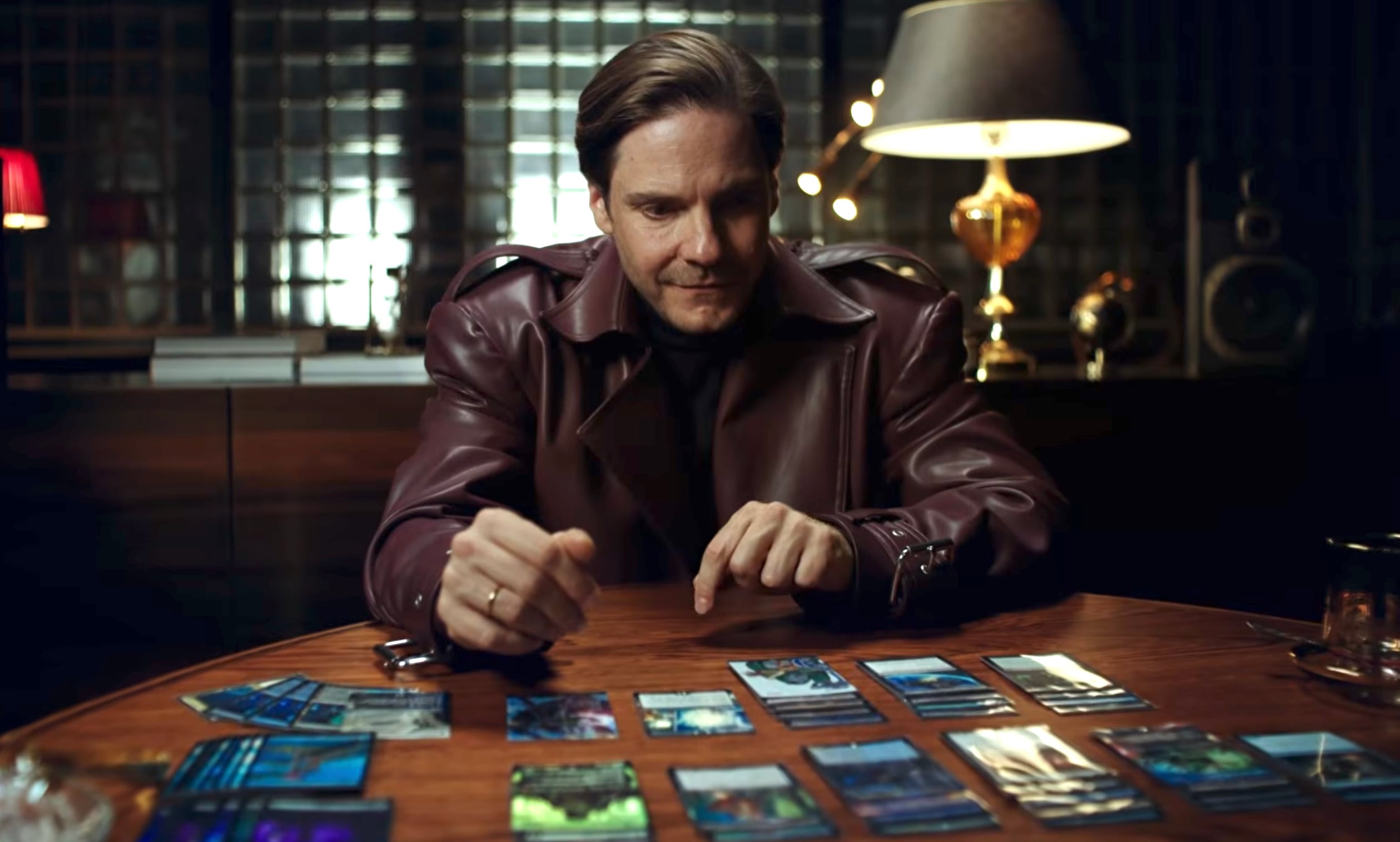 A still of the Marvel Super Heroes German Magic: The Gathering trailer