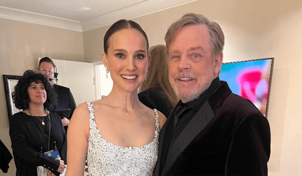 Mark Hamill and Natalie Portman meeting (cropped)