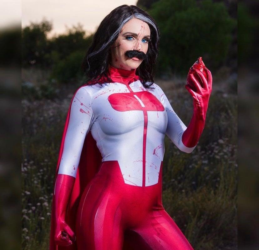 Invincible Cosplays Omni-Man