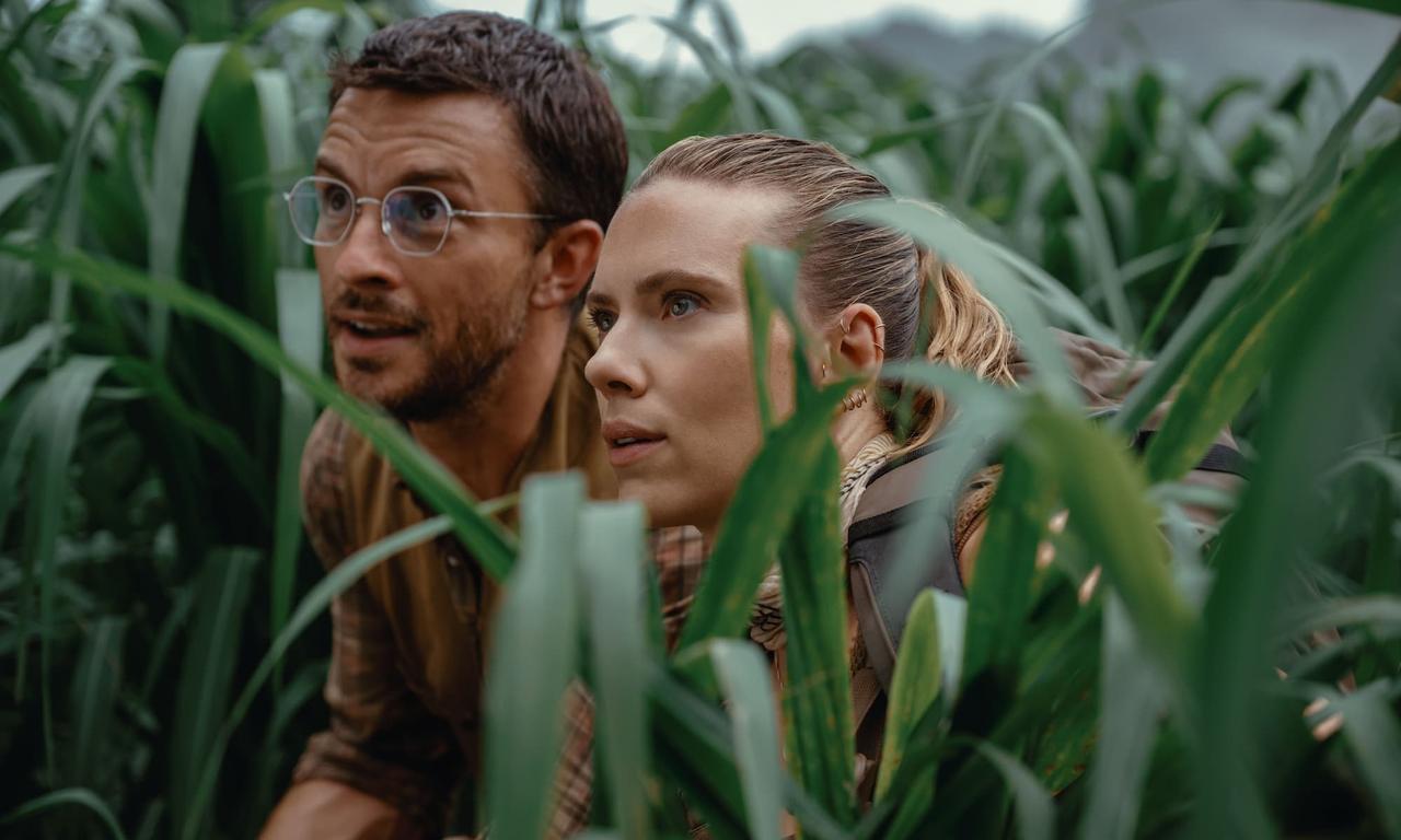 Scarlett Johansson And Jonathan Bailey In Jurassic World Rebirth